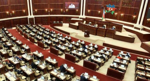 Yeni parlamentin deputatları bu qədər maaş alacaq